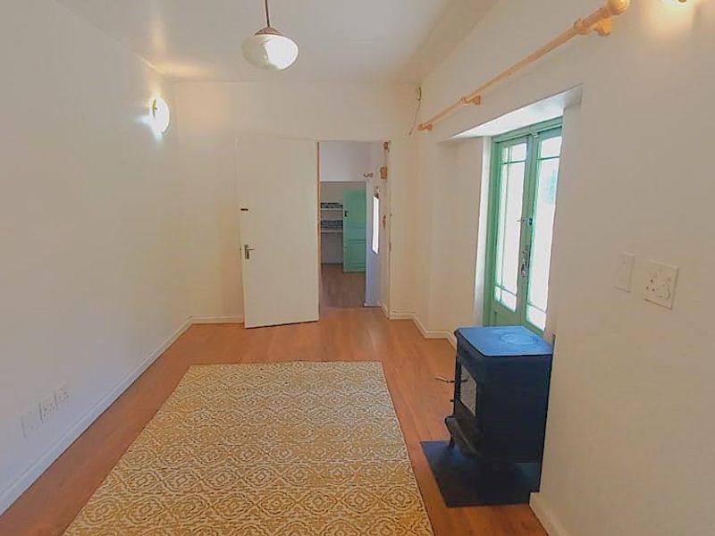 3 Bedroom 3 Bathroom Home - Photo 7