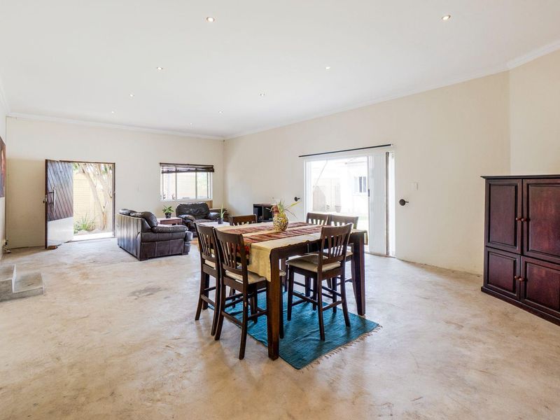 Level land home with 2 bed 2 bath cottage - Photo 4