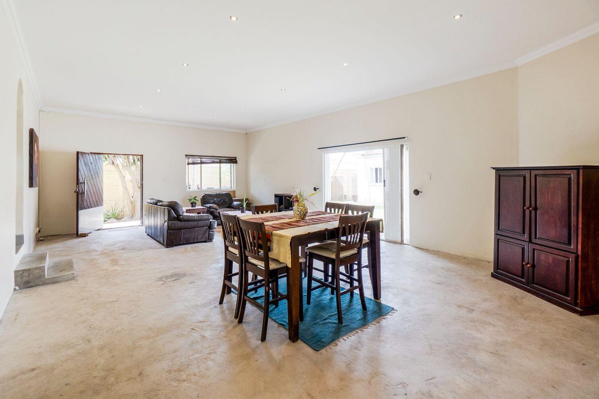 Level land home with 2 bed 2 bath cottage - Photo 4