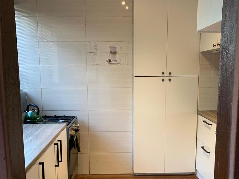 Spacious Apartment in Secure Majestic Towers, Parktown - Photo 7