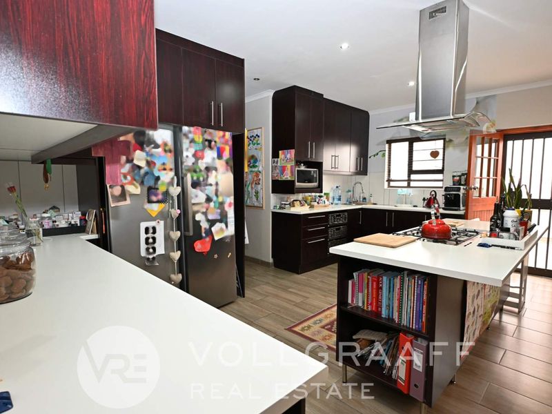 Exquisite 3 bedroom home - Photo 4