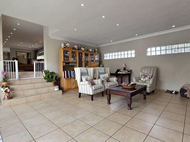 5 Bedroom House for Sale in Mulbarton - Photo 4