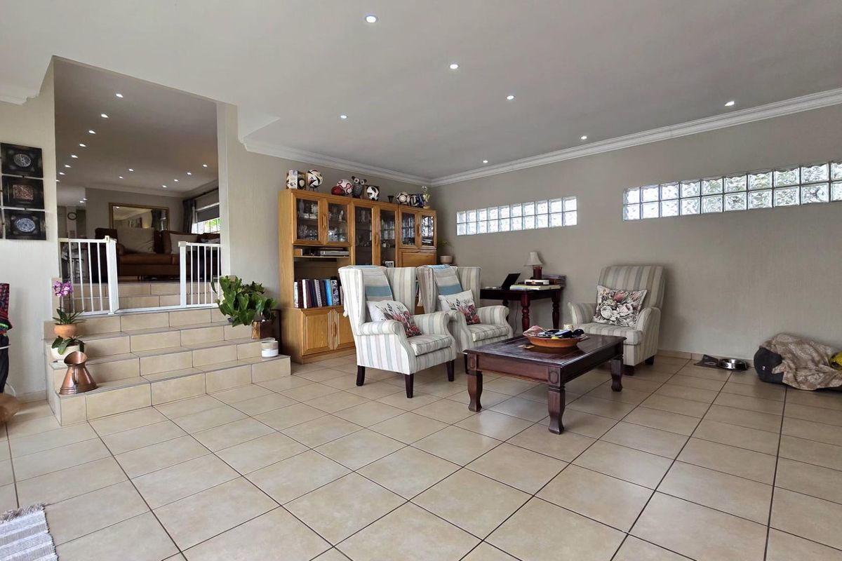 5 Bedroom House for Sale in Mulbarton - Photo 4