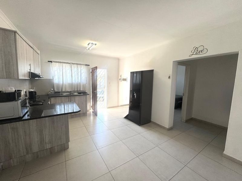 2 Bedroom Townhouse For Sale in Rocky Crest - Photo 3