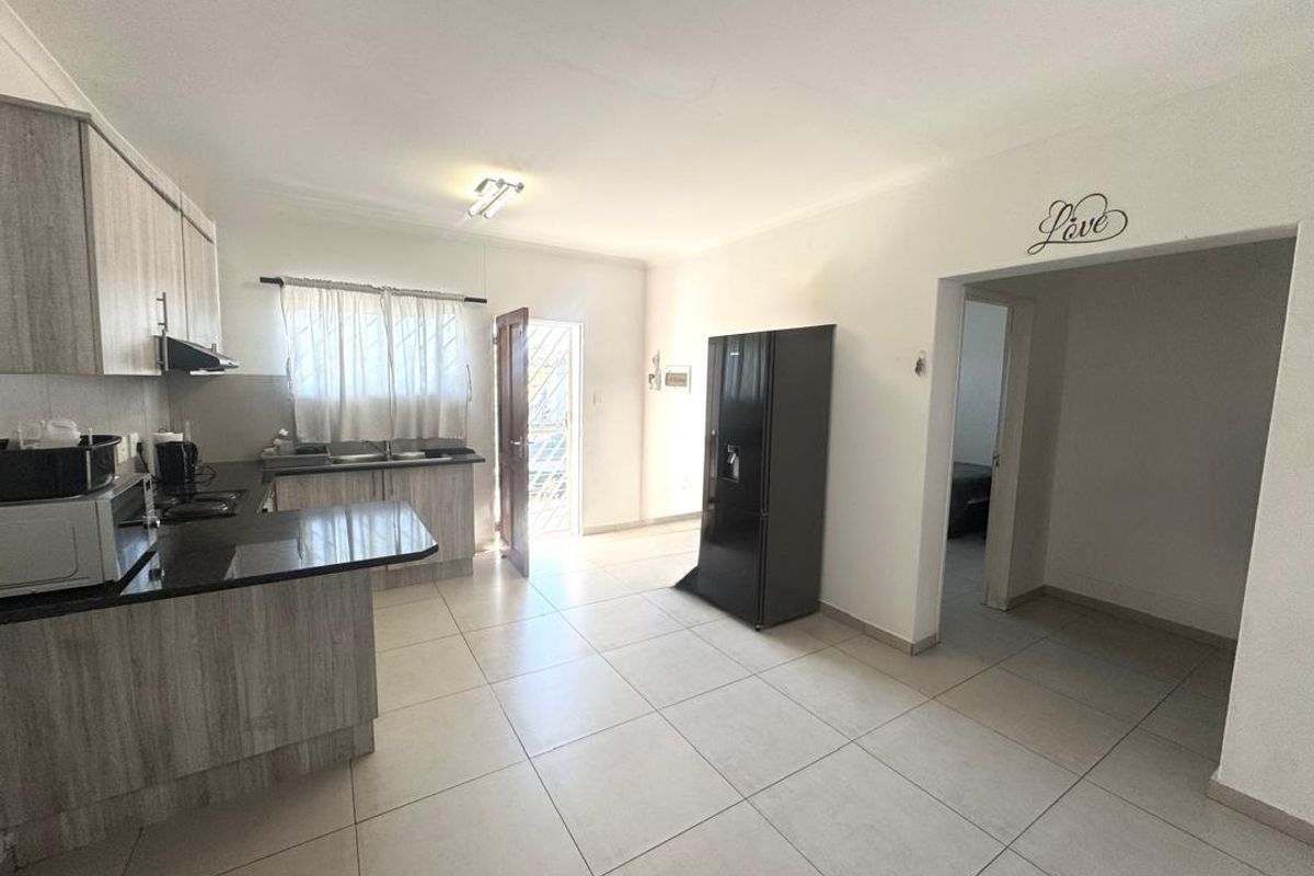 2 Bedroom Townhouse For Sale in Rocky Crest - Photo 3