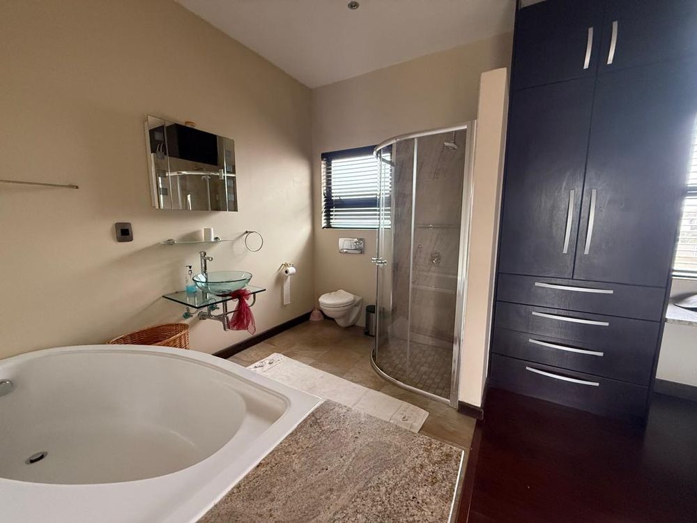 First floor, second bedroom, BIC, en-suite