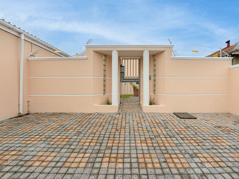 Beautiful, Immaculate 3-Bedroom Home in Prime, Sought-After Location - Photo 2