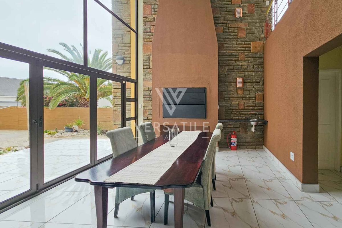 Spacious Multi-Living Home in Hage Heights, Swakopmund - Photo 2