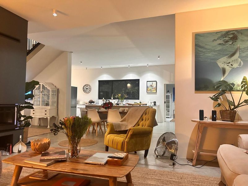 Designer Family home - A hop from the famous Vineyard Hotel. - Photo 6