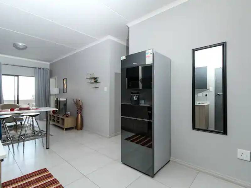 Spacious 2-Bedroom Apartment with Modern Amenities - Photo 8