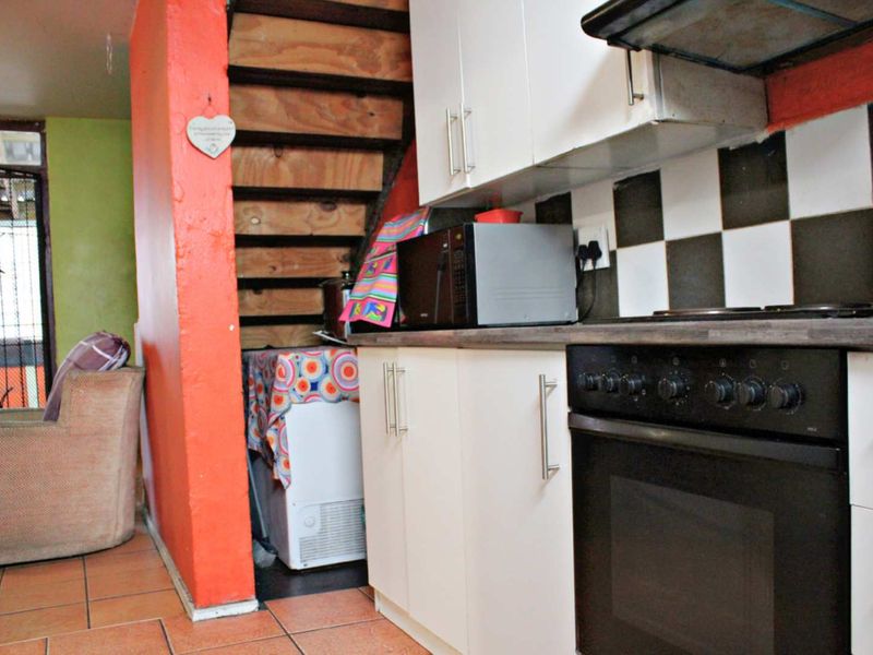 3 Bedroom House For Sale Located in Bonteheuwel - Photo 3
