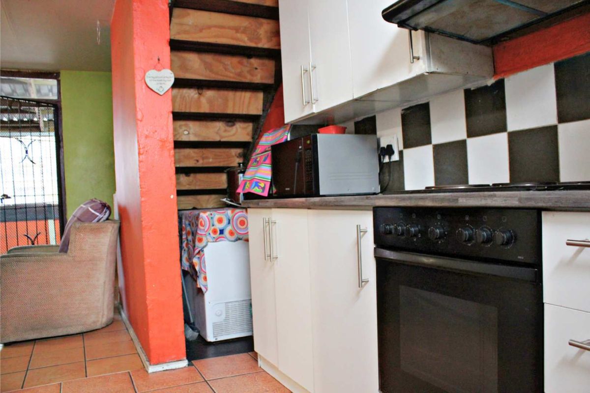 3 Bedroom House For Sale Located in Bonteheuwel - Photo 3