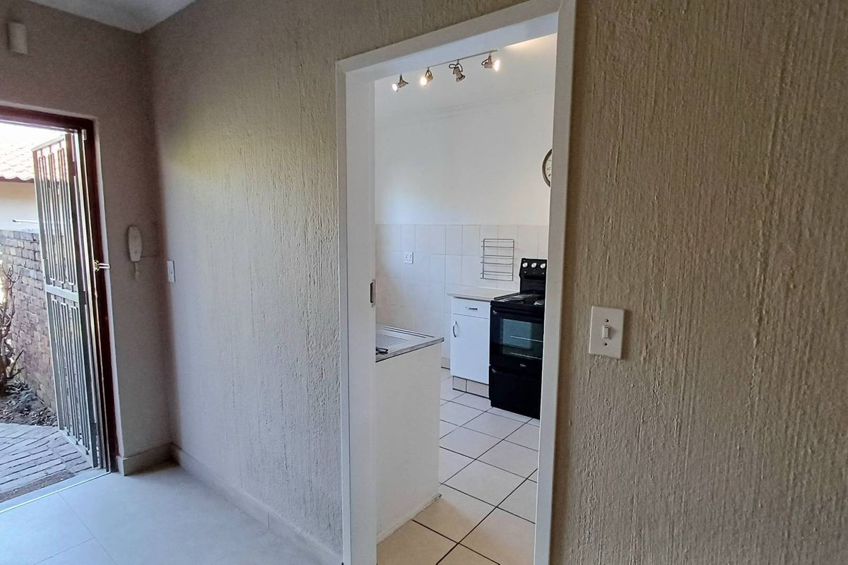 Freshly Renovated Townhouse with a Private Garden in a Peaceful Complex - Photo 2