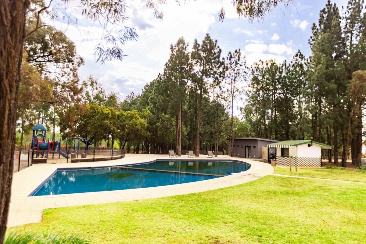 An elite lifestyle, vibrant living, a serene escape with no sacrifices... - Photo 3