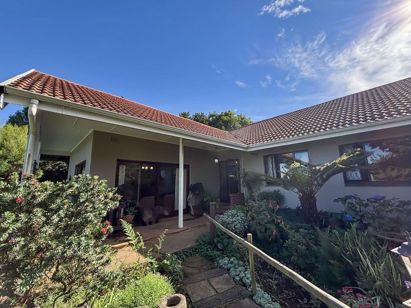 Spacious Family Home with Cottage, Tennis Court & Great Views in Howick North - Photo 9