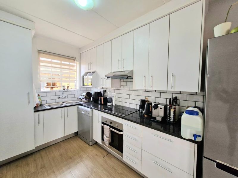 Investment opportunity R12 000pm  Active new Lease - Semi-Detached 2-Bedroom, 1-Bathroom Townhouse . - Photo 3