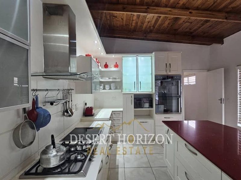 Erongo , Henties Bay | Air BNB Sea Front House For Sale - Photo 3