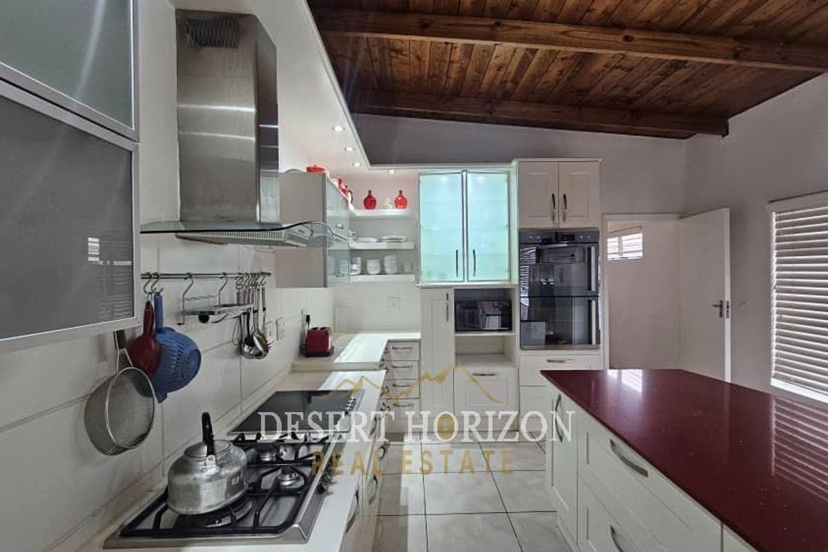 Erongo , Henties Bay | Air BNB Sea Front House For Sale - Photo 3