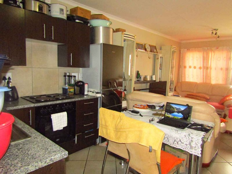 Three bedroom townhouse in Albertsdale - Photo 5