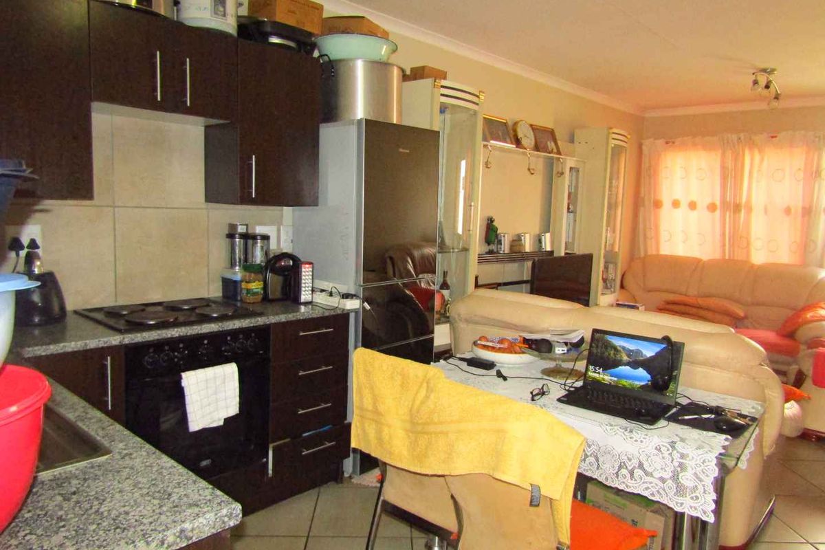 Three bedroom townhouse in Albertsdale - Photo 5