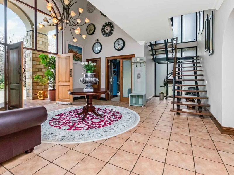 PERFECTLY PRIVATE ENTERTAINER HOME, OOZING WITH CHARACTER AND CHARM WITH A GORGEOUS BREATH-TAKING VIEW - Photo 5