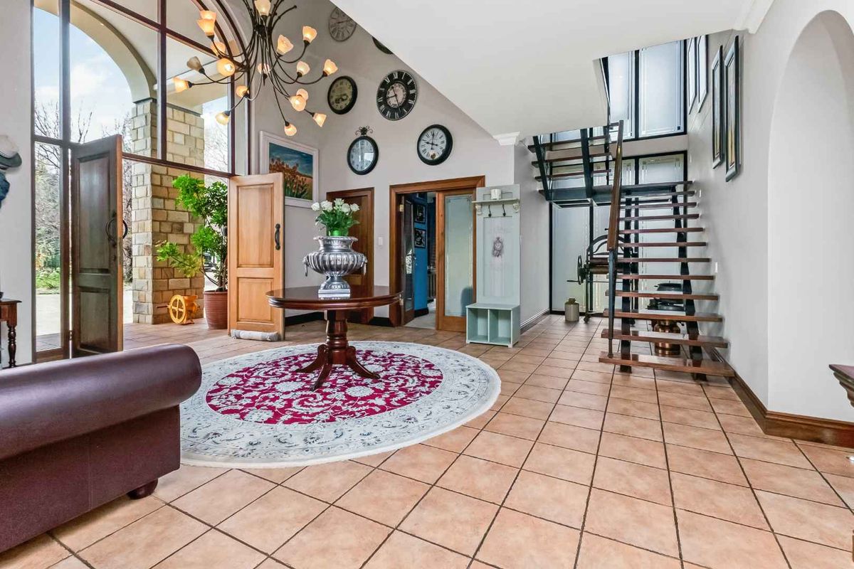 PERFECTLY PRIVATE ENTERTAINER HOME, OOZING WITH CHARACTER AND CHARM WITH A GORGEOUS BREATH-TAKING VIEW - Photo 5
