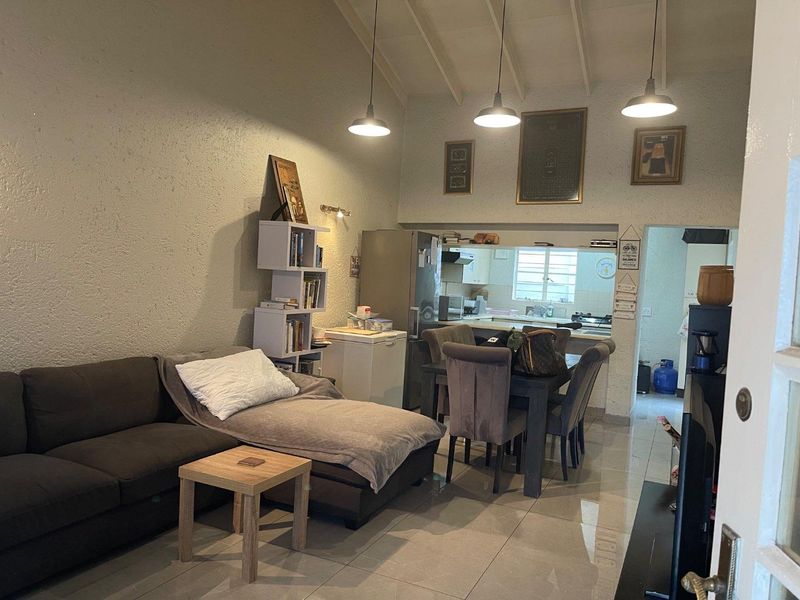 Charming 3 bedroom,2 bathroom cluster home - Photo 4