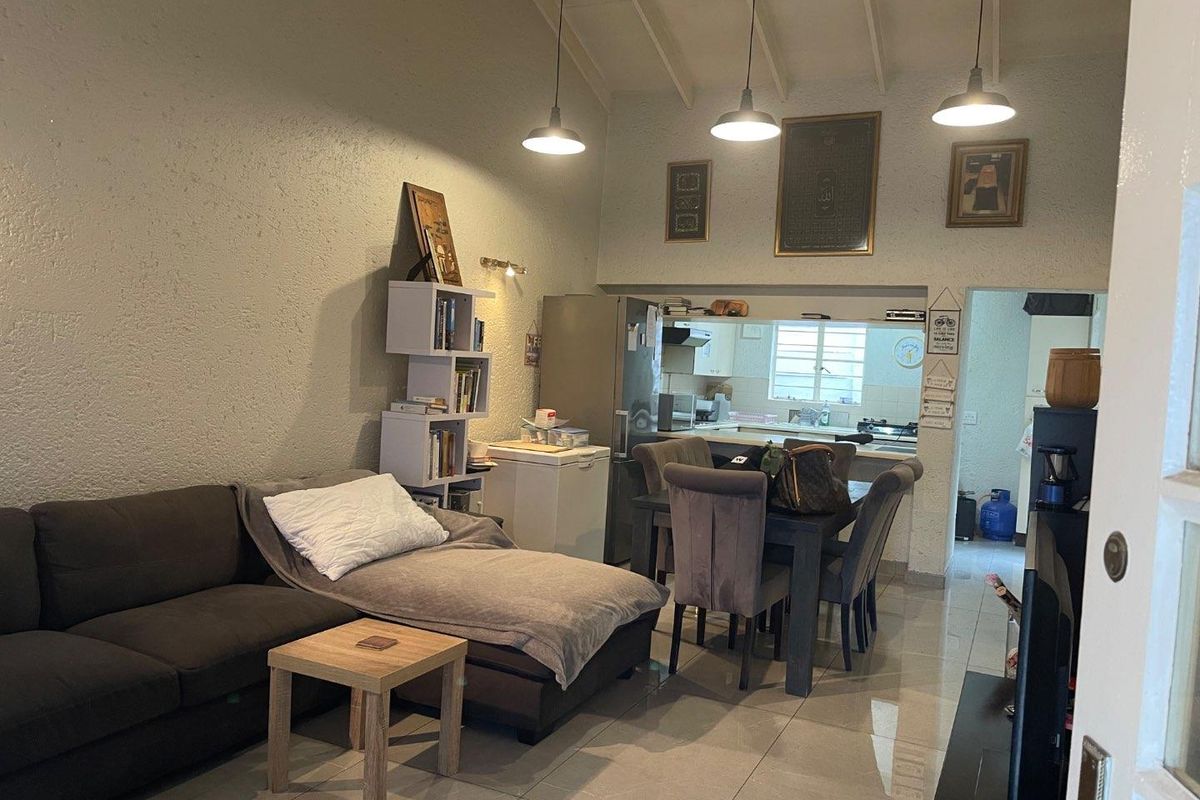 Charming 3 bedroom,2 bathroom cluster home - Photo 4