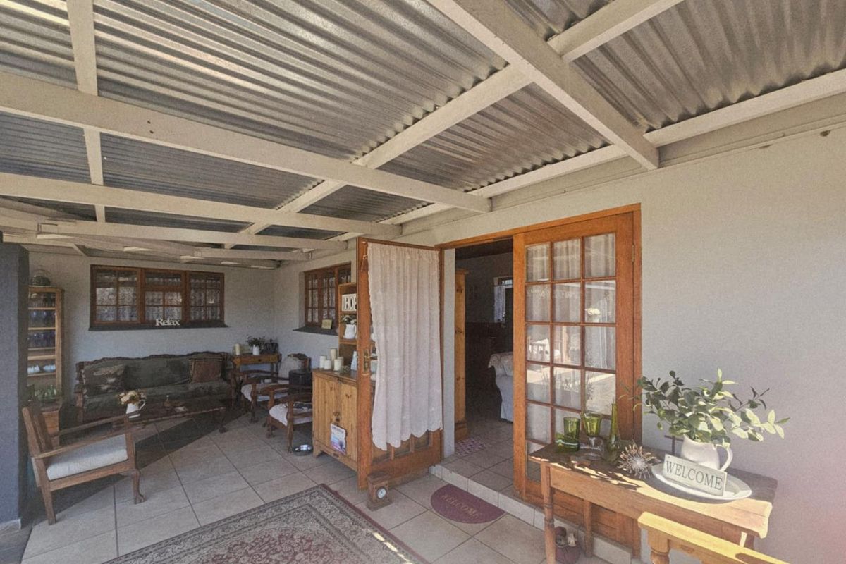 **Charming Cottage-Style Property with Endless Potential** - Photo 5