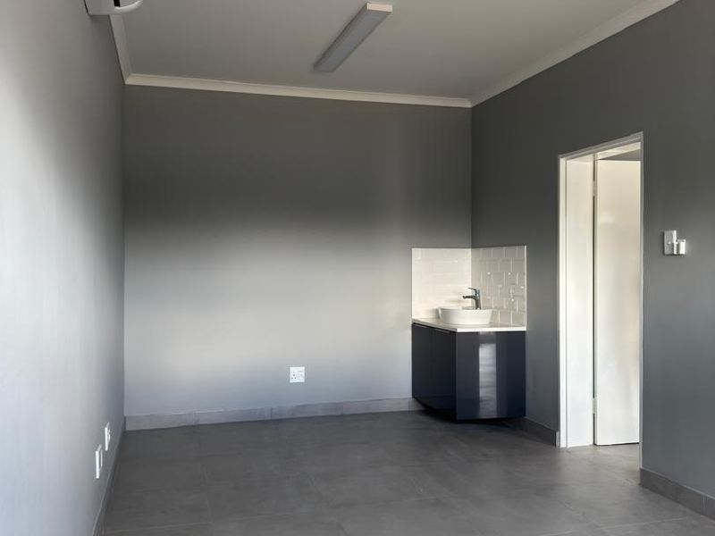Medical Consulting Rooms To Let - Photo 6