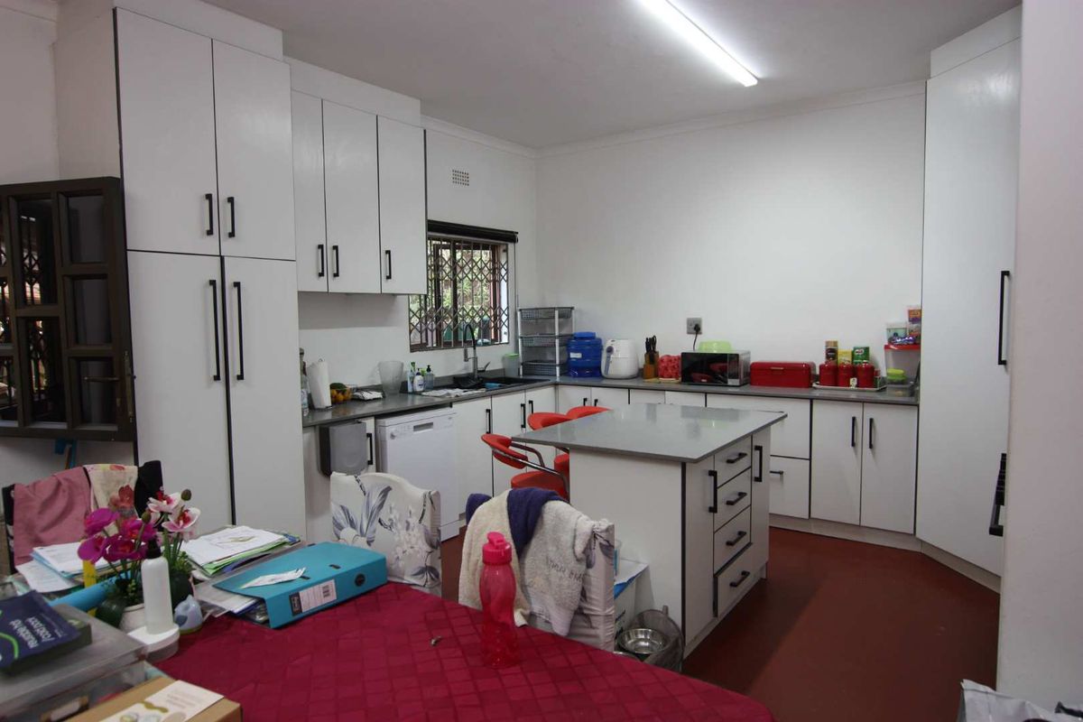 3 Bedroom 2 Bathroom home for rental in Parkhill - Photo 2