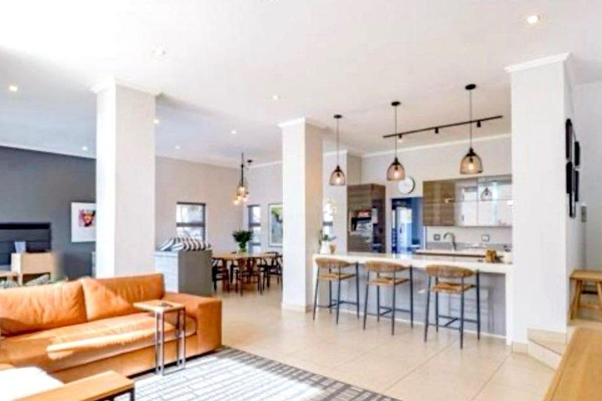 Magnificent furnished 3 Bedroom House with beautiful servants' quarters to Rent in the sought after Six Fountains Estate. For the Executive or an Embassy. - Photo 3