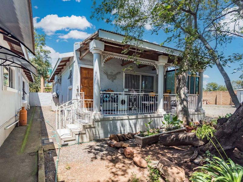 Hekpoort farm bliss: 4 homes, River frontage and Income potential - Photo 5