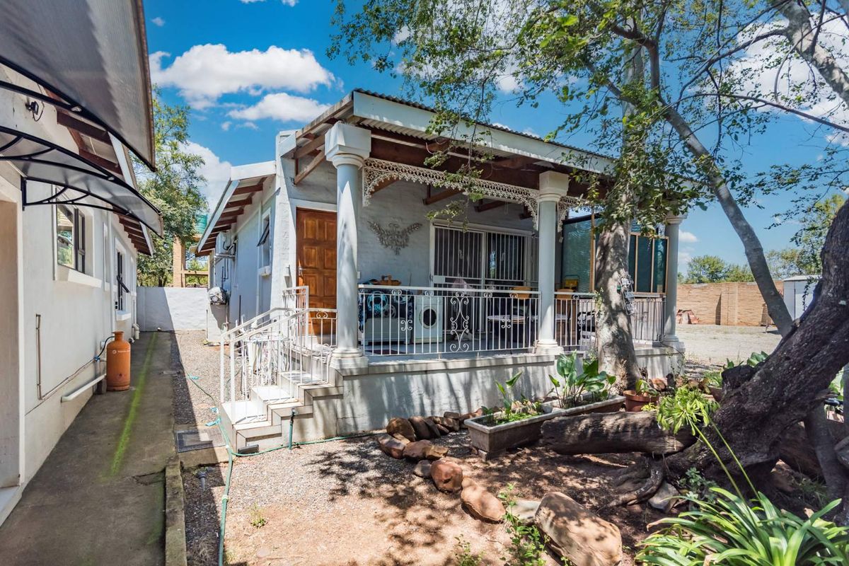 Hekpoort farm bliss: 4 homes, River frontage and Income potential - Photo 5