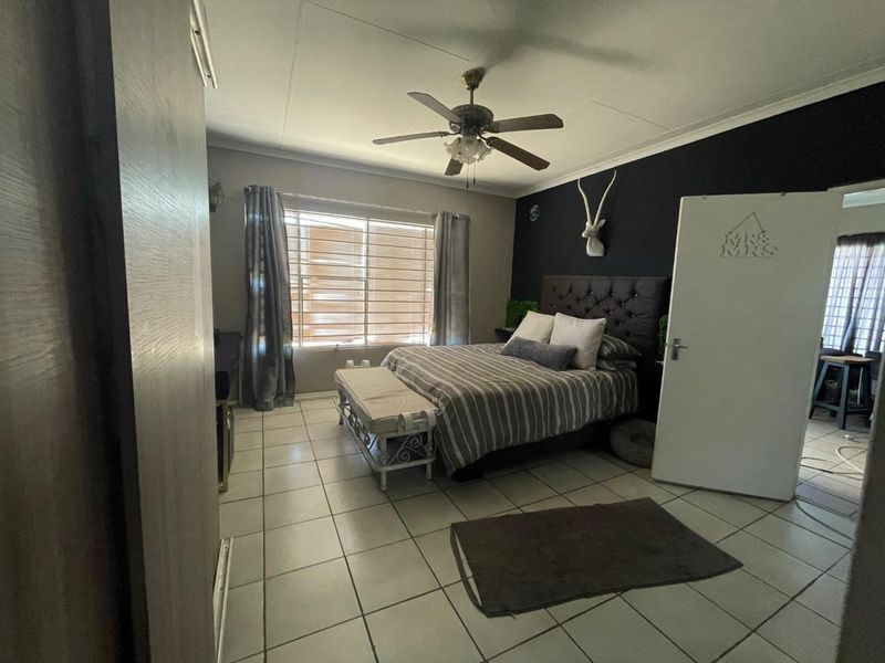 1 Bedroom Freestanding House - Including water, sewerage & refuse - Photo 8