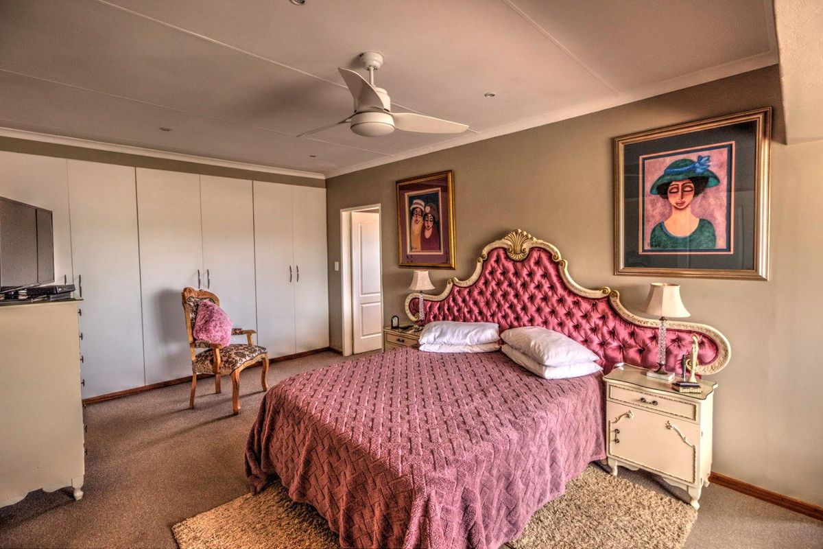 Charming Family Home in a Secure Estate - Photo 4