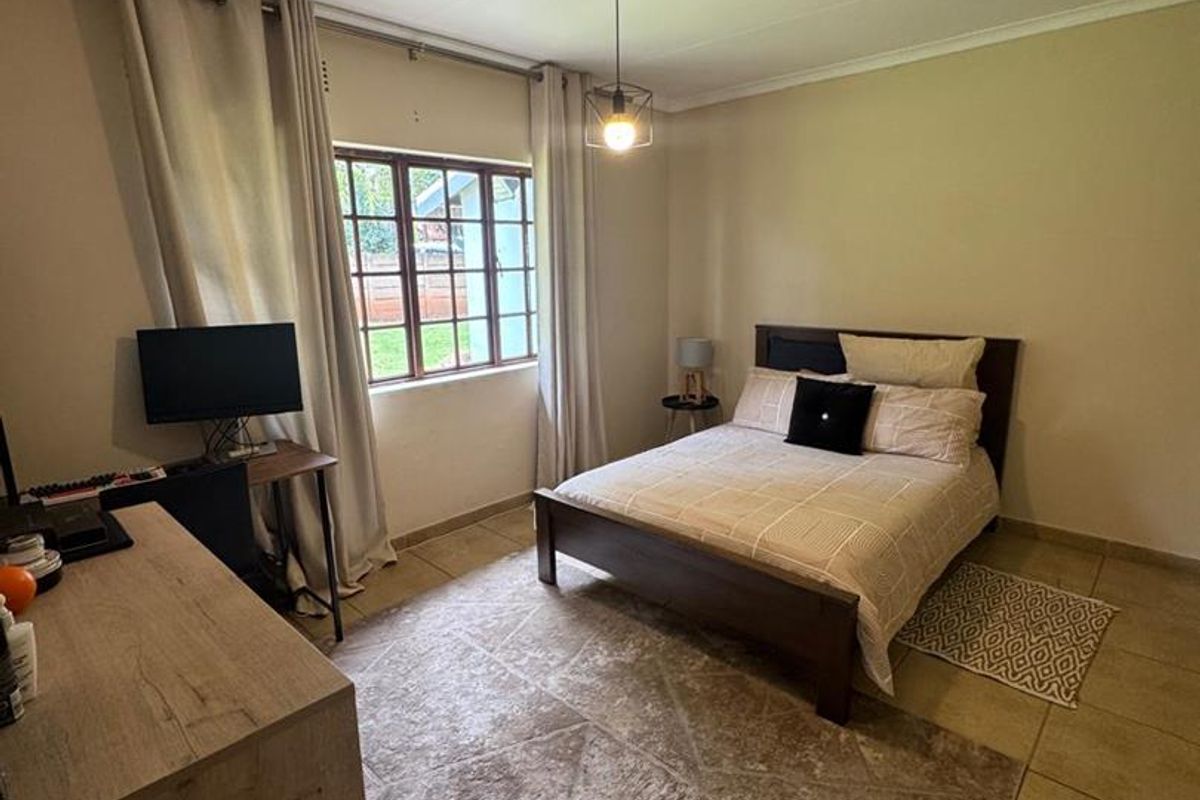 Modern 4 Bedroom Family Home - Photo 4