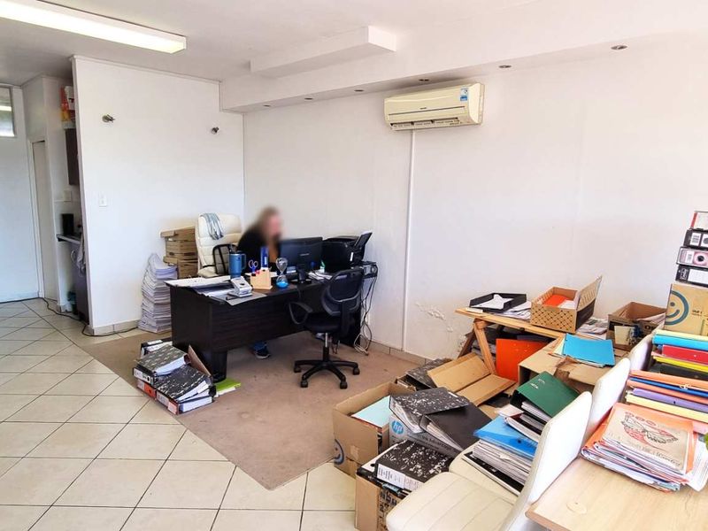 Front Facing Ground Floor Retail Office Unit in Westlake - Photo 6