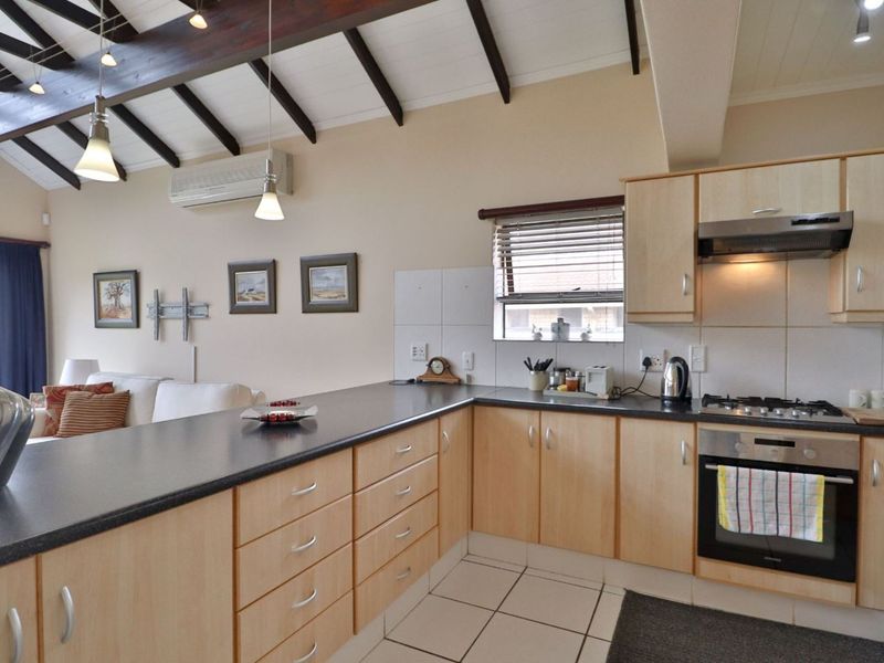 BARGAIN STYLISH AND UPMARKET TOWNHOUSE - Photo 6