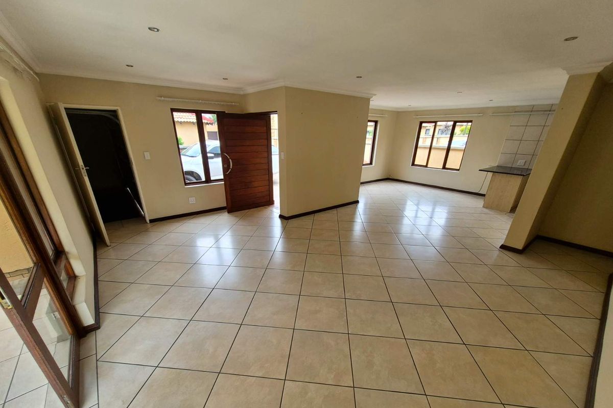 Quiet Family Orientated Cluster For Sale! - Photo 2