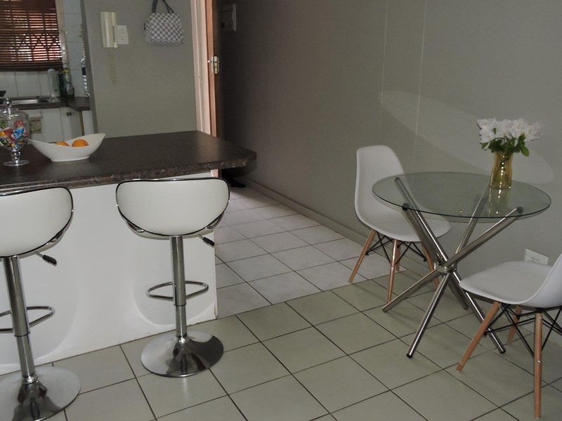 Charming Ground Floor Unit in Waterkloof Glen - Photo 9