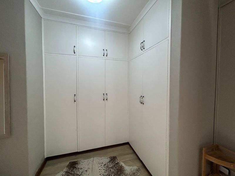 Stunning 4-Bedroom Family Home with Guest Suite - Photo 7