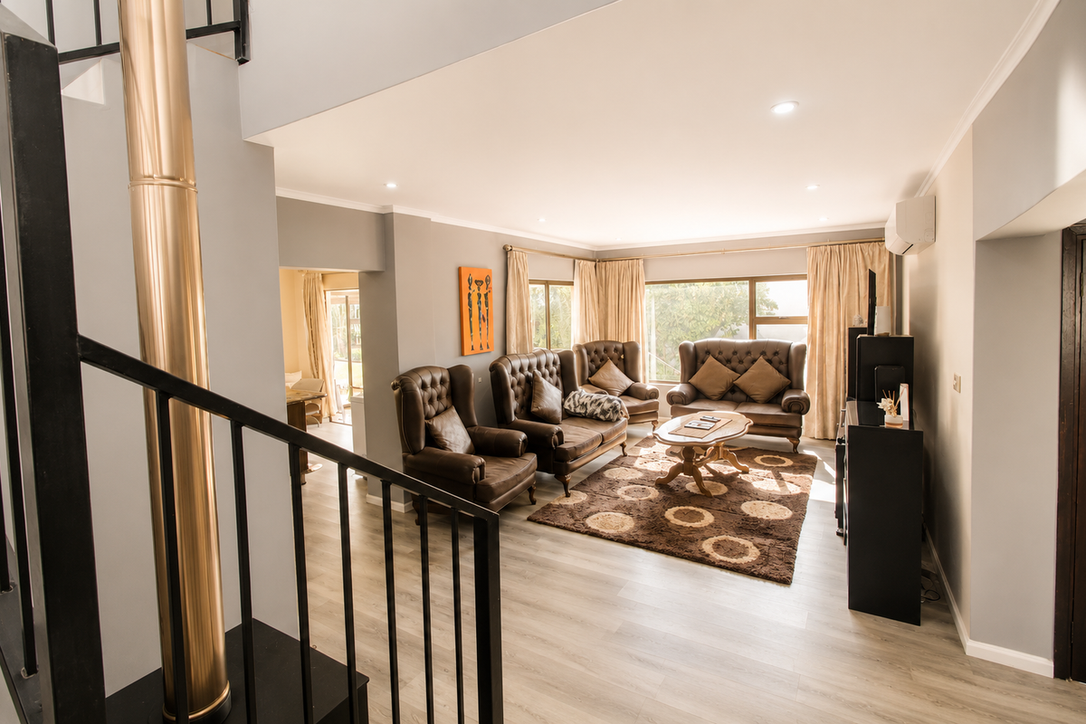Elegant Family Home Offering Space, Style and Exceptional Entertaining - Photo 4