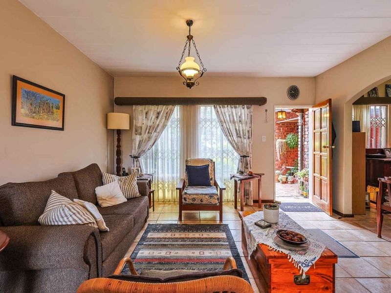 Secure 3 Bedroom Townhouse with Private Garden in a Well-Maintained Complex - Photo 8