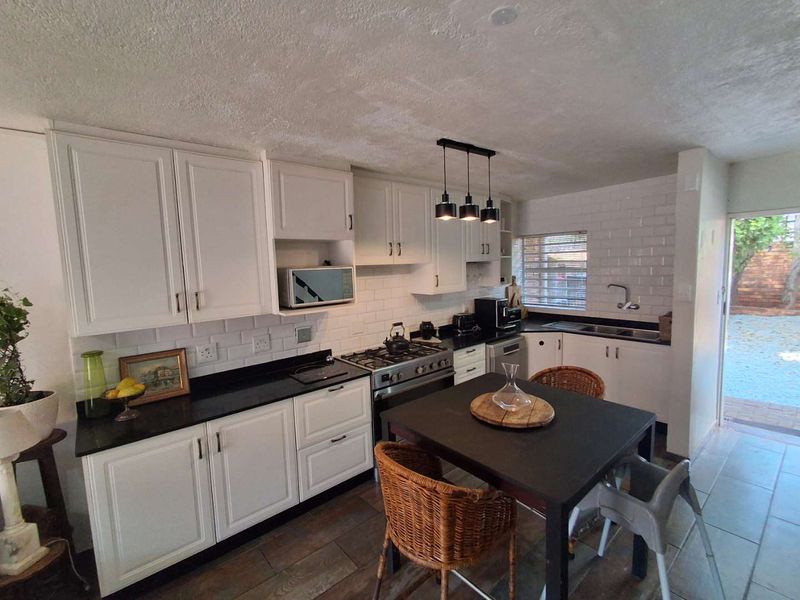 2 Bedroom Townhouse in Monument Park - Photo 3