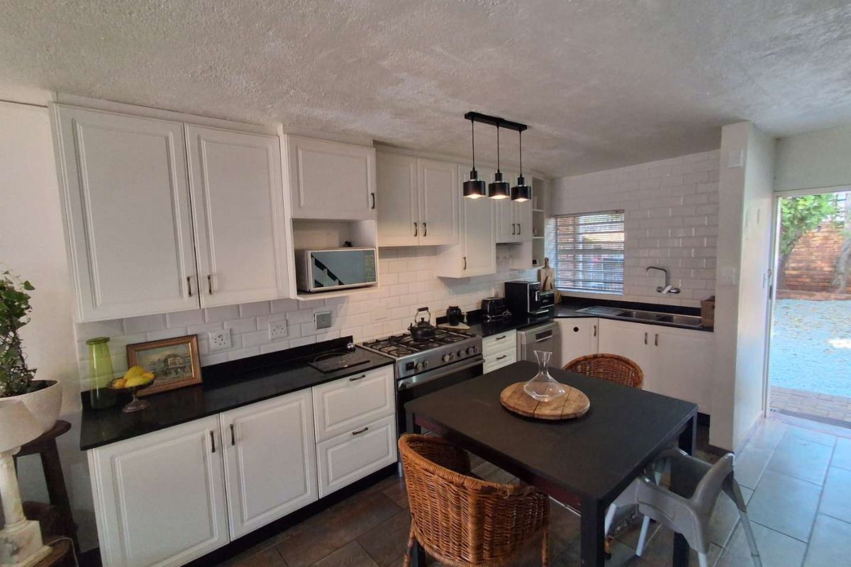 2 Bedroom Townhouse in Monument Park - Photo 3