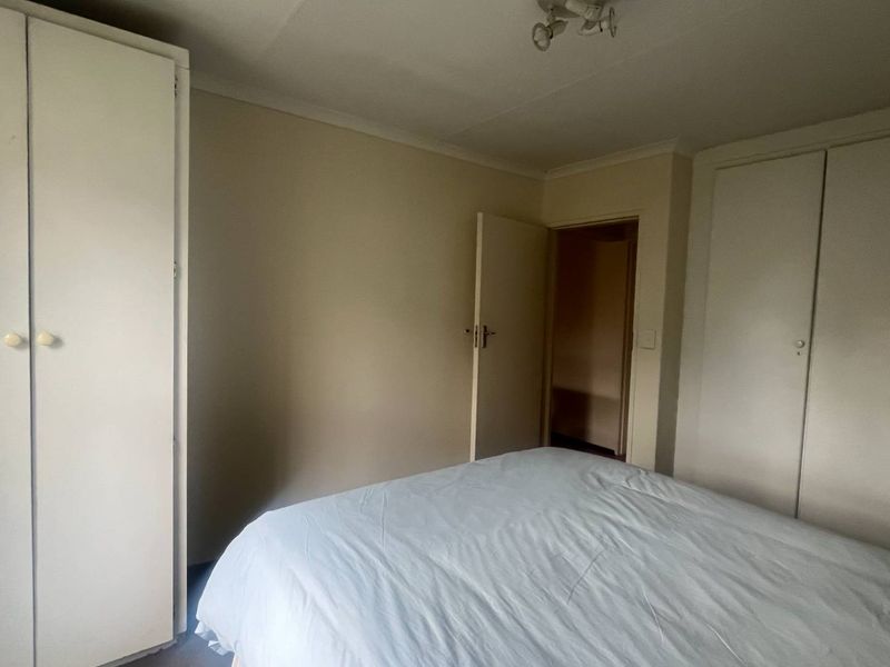 MacArthur Park Living – Neat Secure, Sunny & Move-In Ready - Photo 10