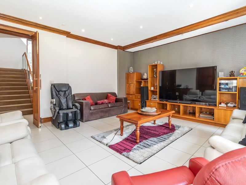 Extended family living in the heart of the Kyalami Estate - Photo 9