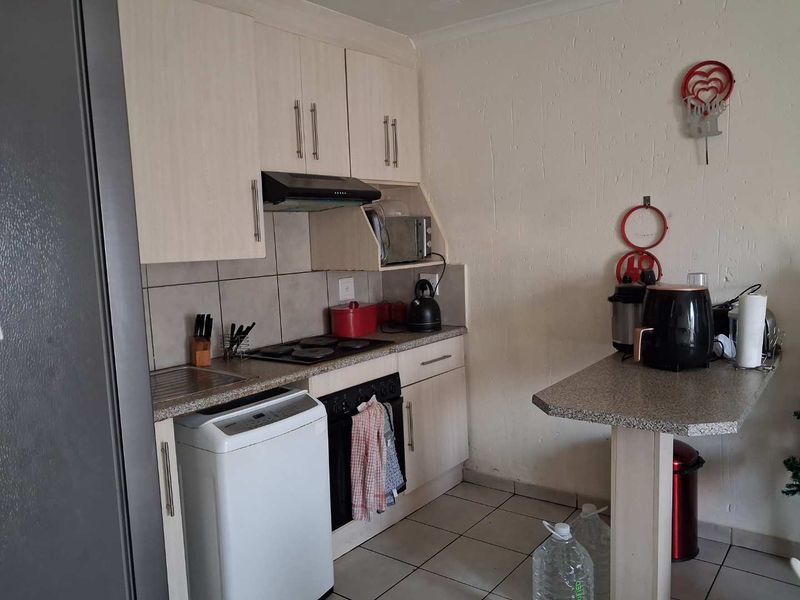 3 Bedroom Flat For Sale in Bonanne - Photo 7