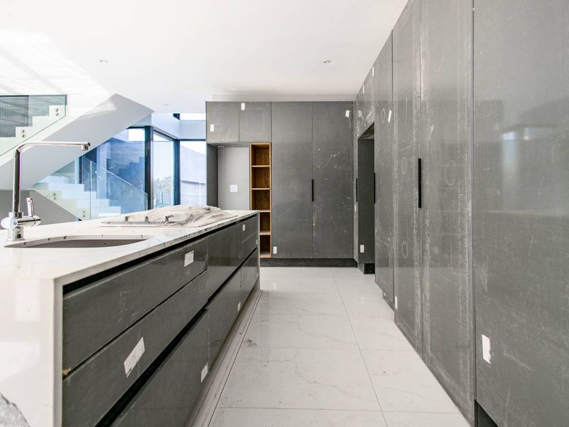 Modern Luxury Living - Photo 4